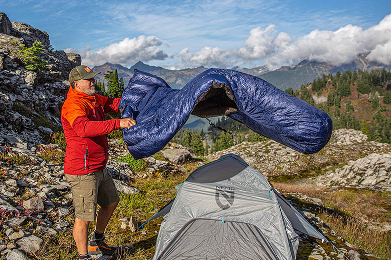 Enlightened Equipment Enigma 20 Quilt (setting up campsite)
