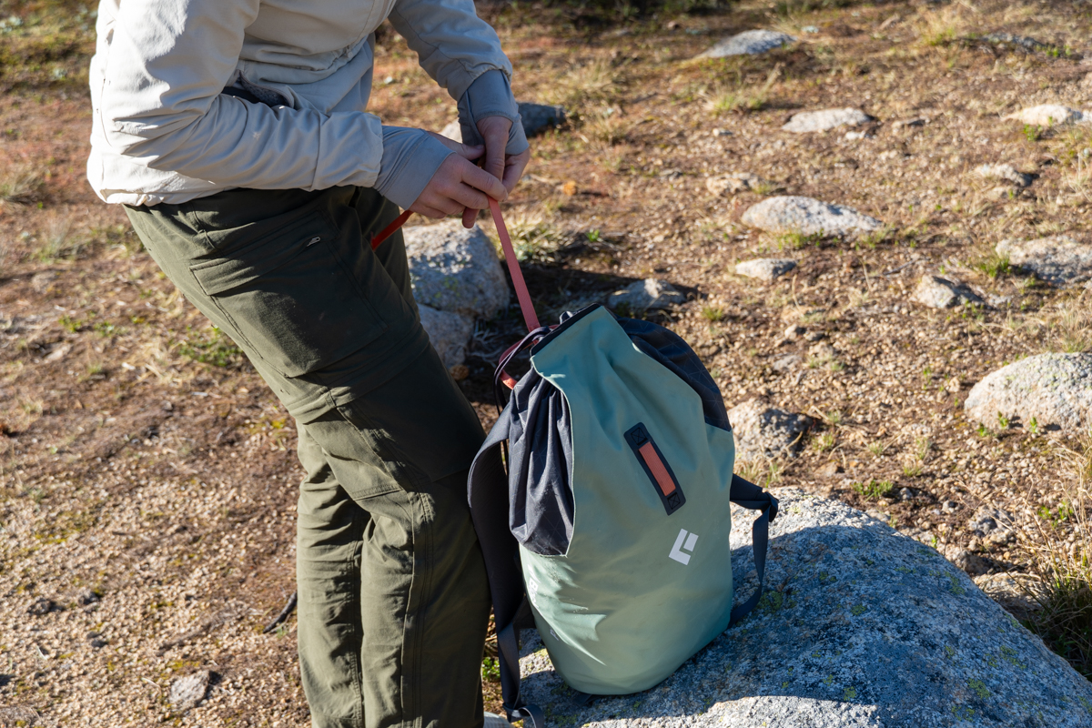 Climbing backpacks (closure on BD Rock Blitz 15)_0