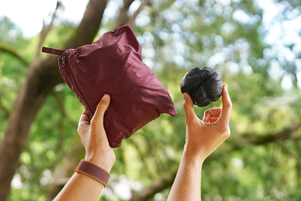Different packed sizes of two windbreakers