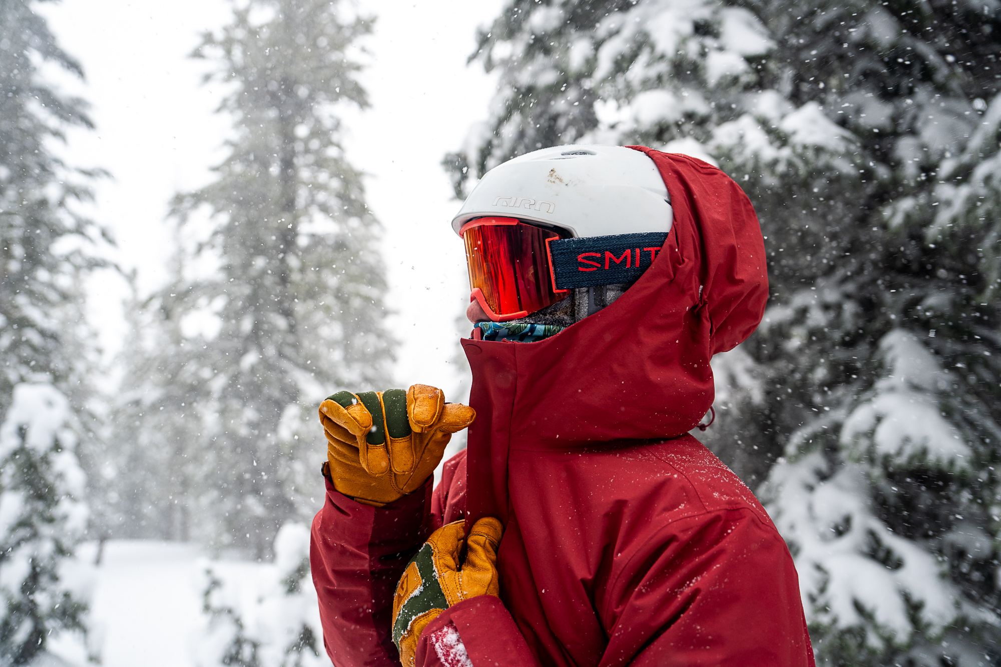 REI Powderbound Jacket (zipping up collar)