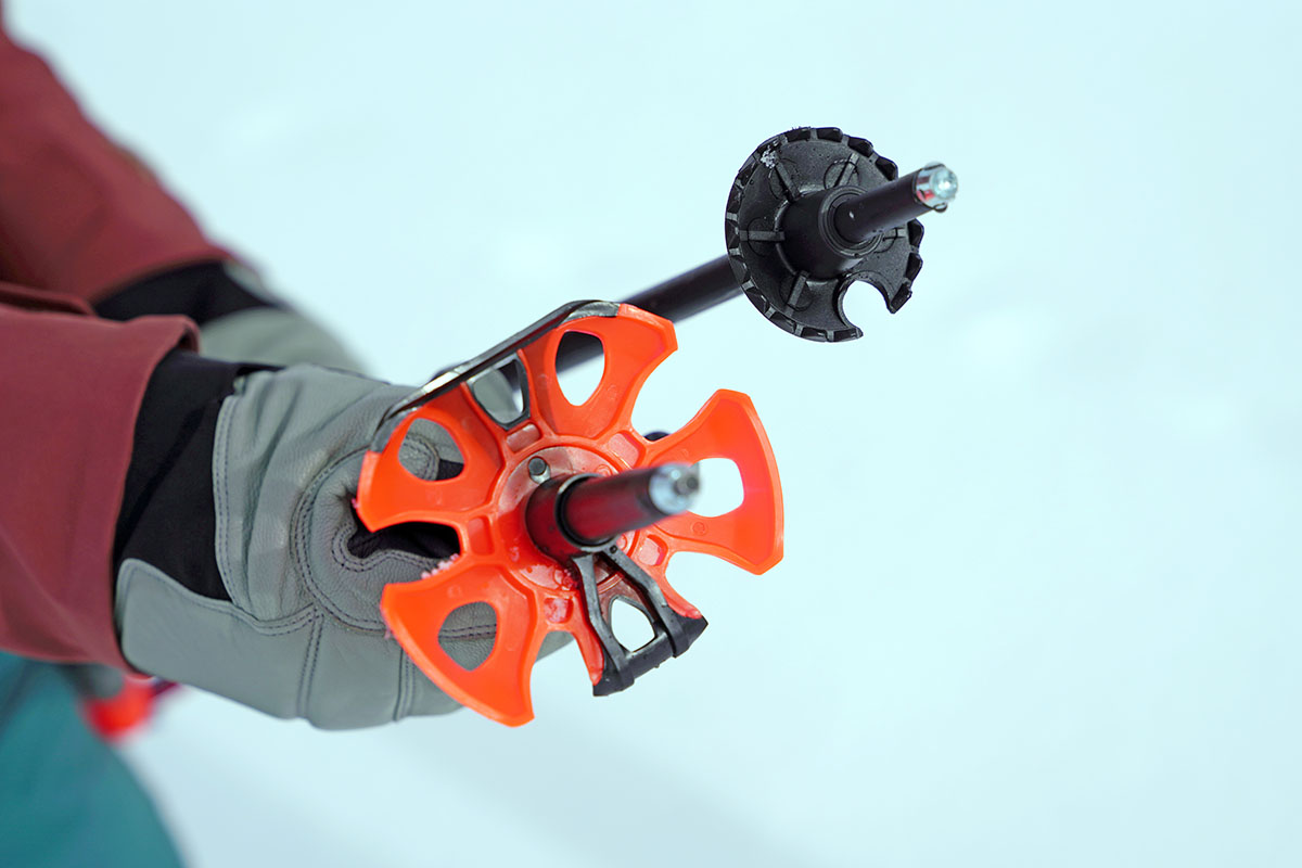 Comparing two ski pole baskets