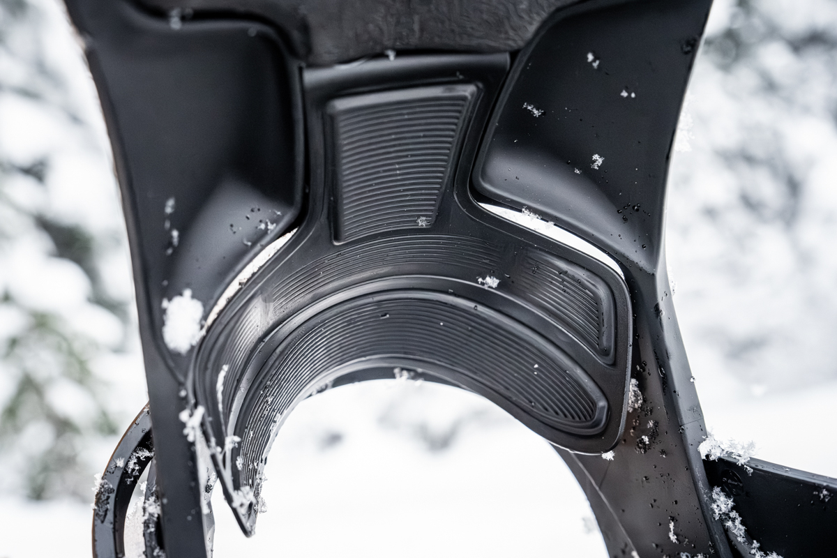 A close up of the heel hammock on the burton cartel x bindings