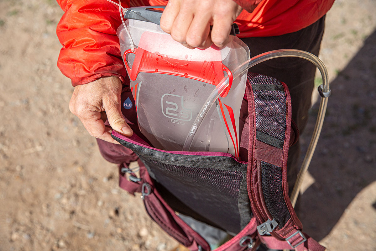 Women's daypack (putting reservoir inside Osprey Skimmer)