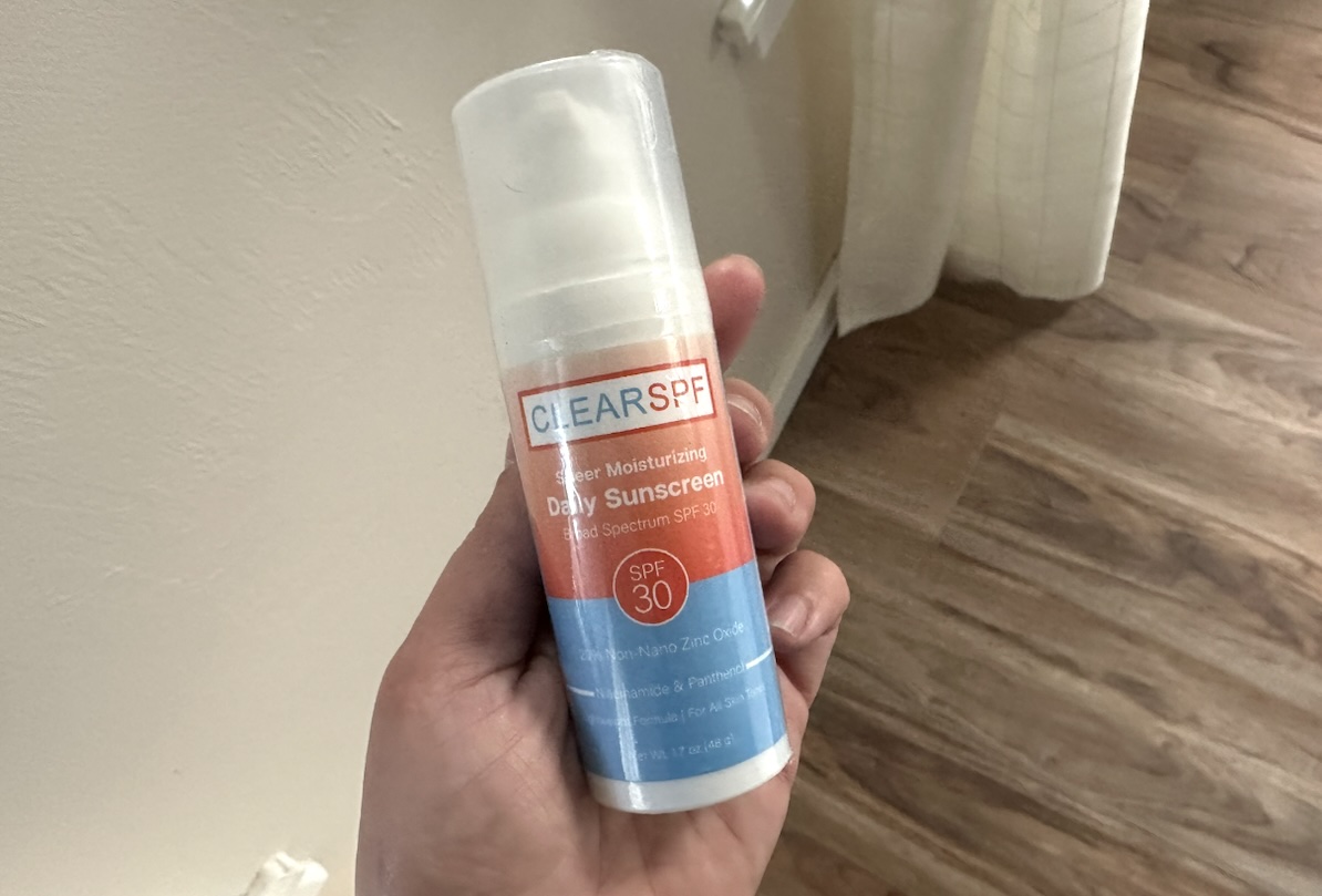 Someone is holding mineral sunscreen as a recommendation for non-residue mineral SPF