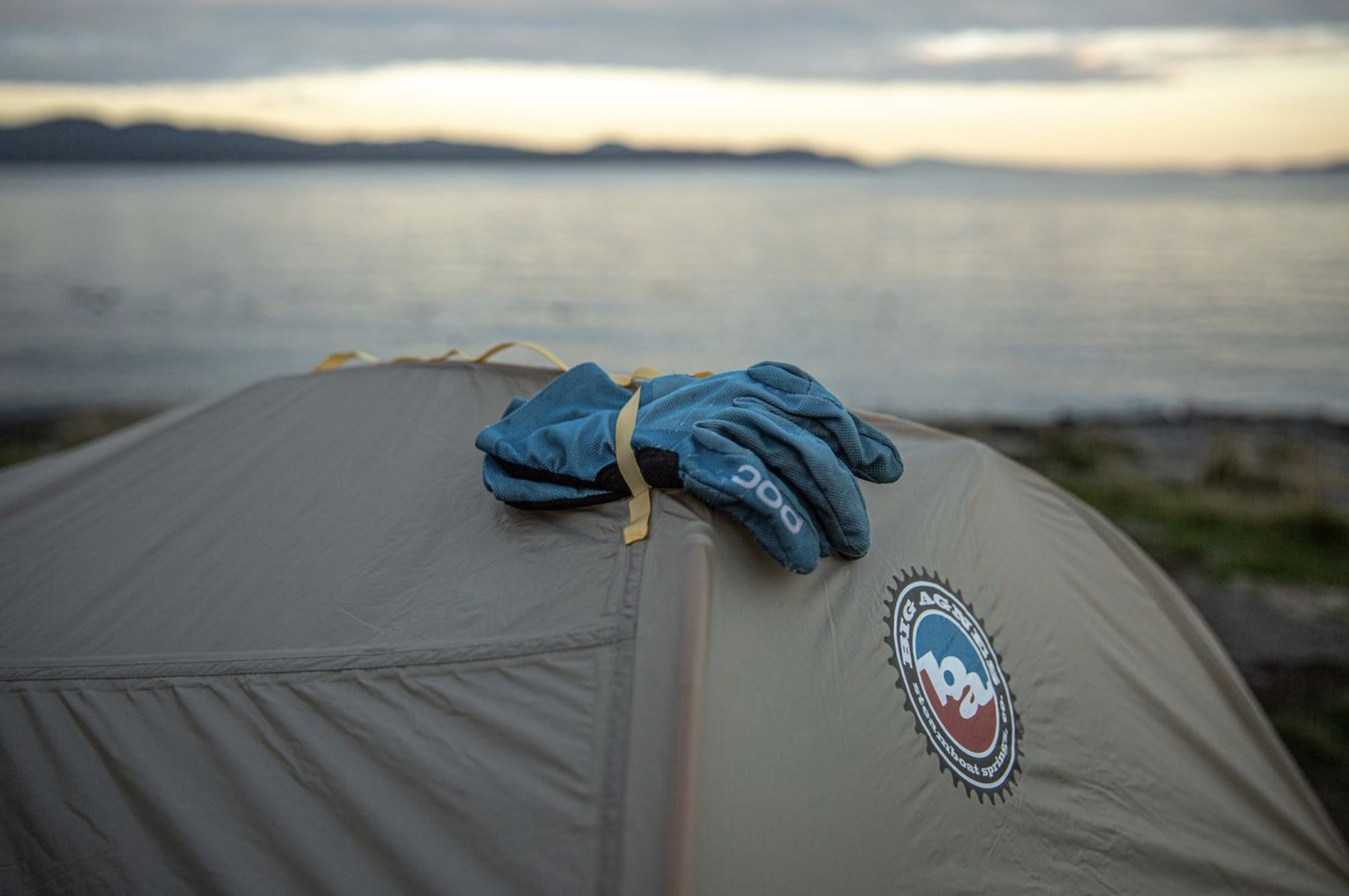 Big Agnes Tiger Wall UL2 Bikepack - fly with gloves 