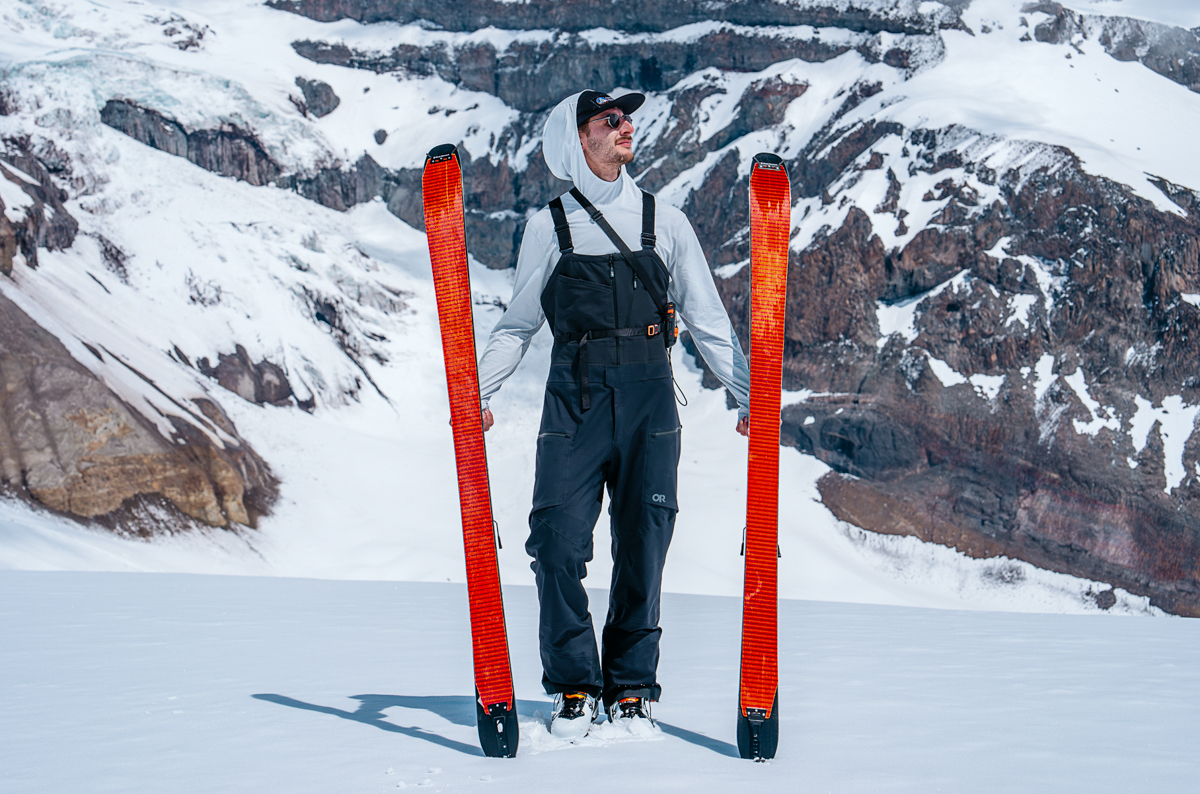 Black Diamond Helio Carbon 88 Skis (holding skis)