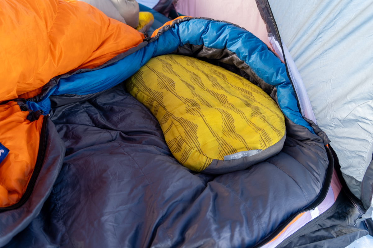 Feathered Friends Swallow UL 20 (pillow in hood)