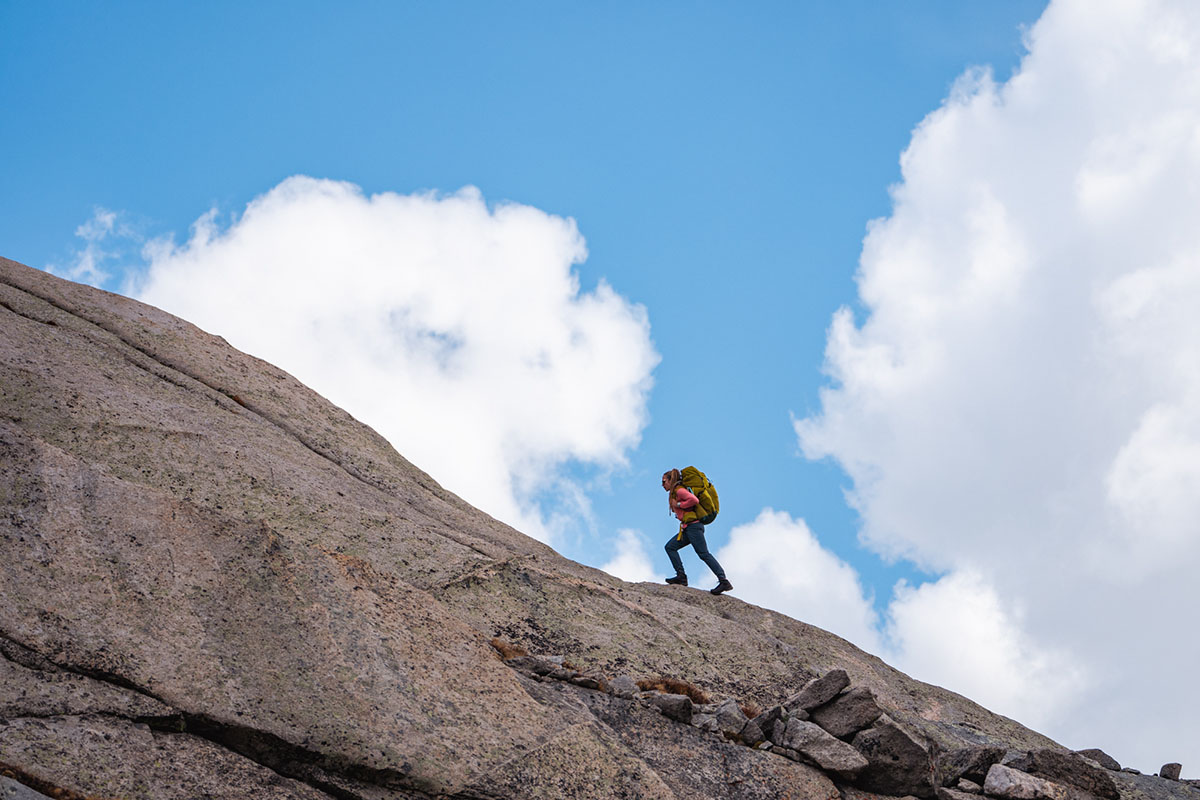 Free Fly Bamboo Lightweight Hoodie II (hiking up rock)