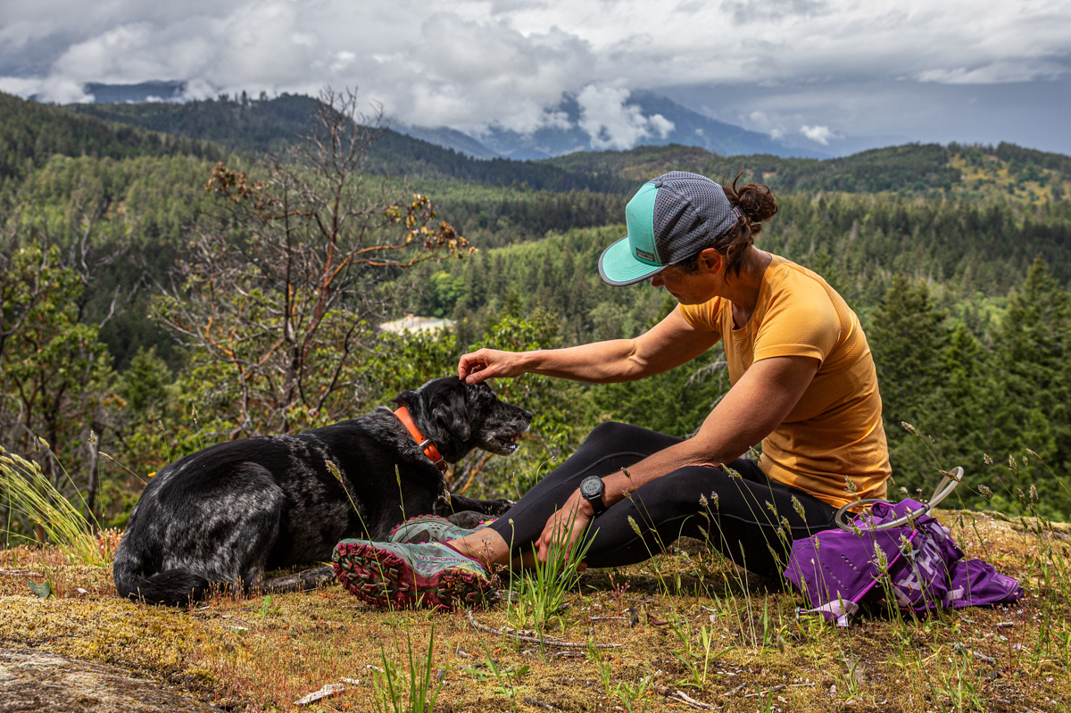 Garmin Fenix 7 Pro (sitting with dog)