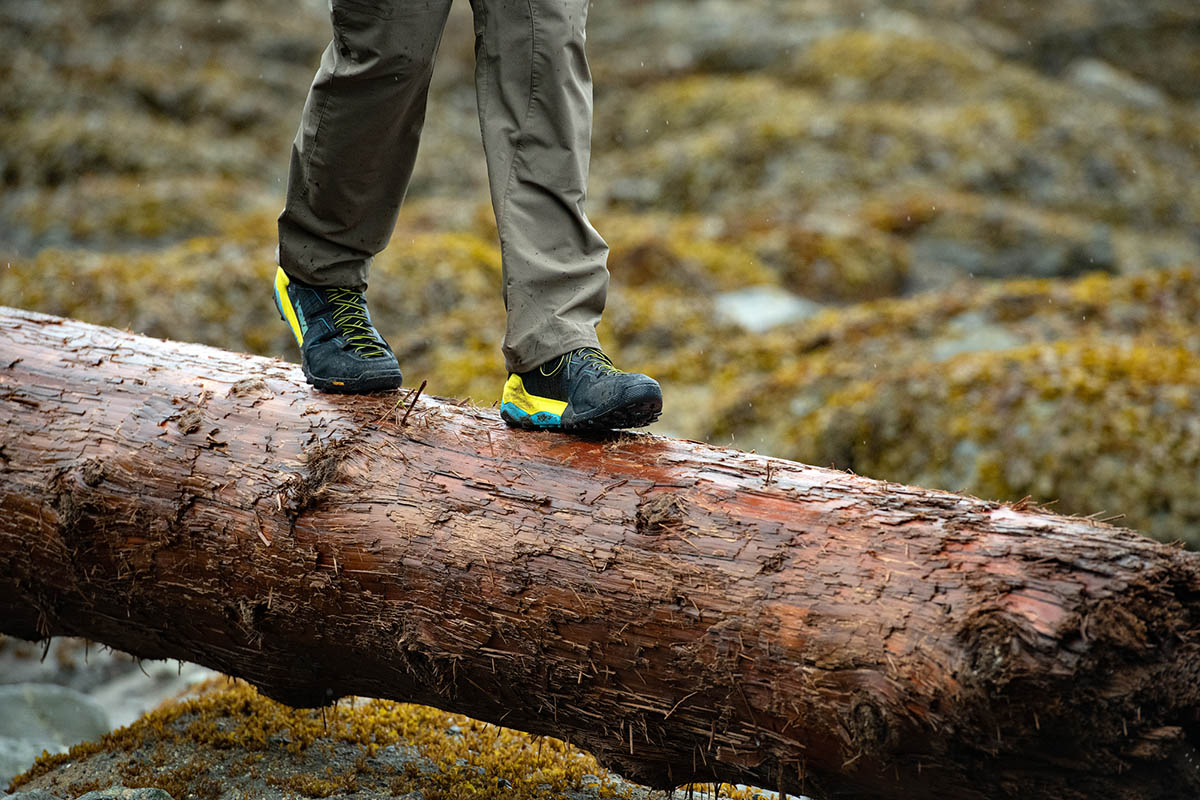 Hoka One One Sky Arkali (log)