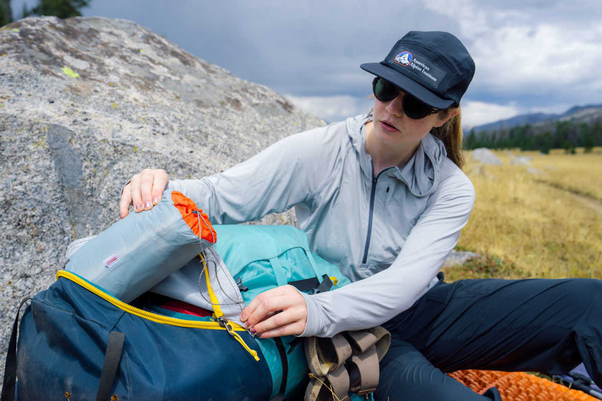 REI Co-op Trailmade 60 (pulling pad out of pack)