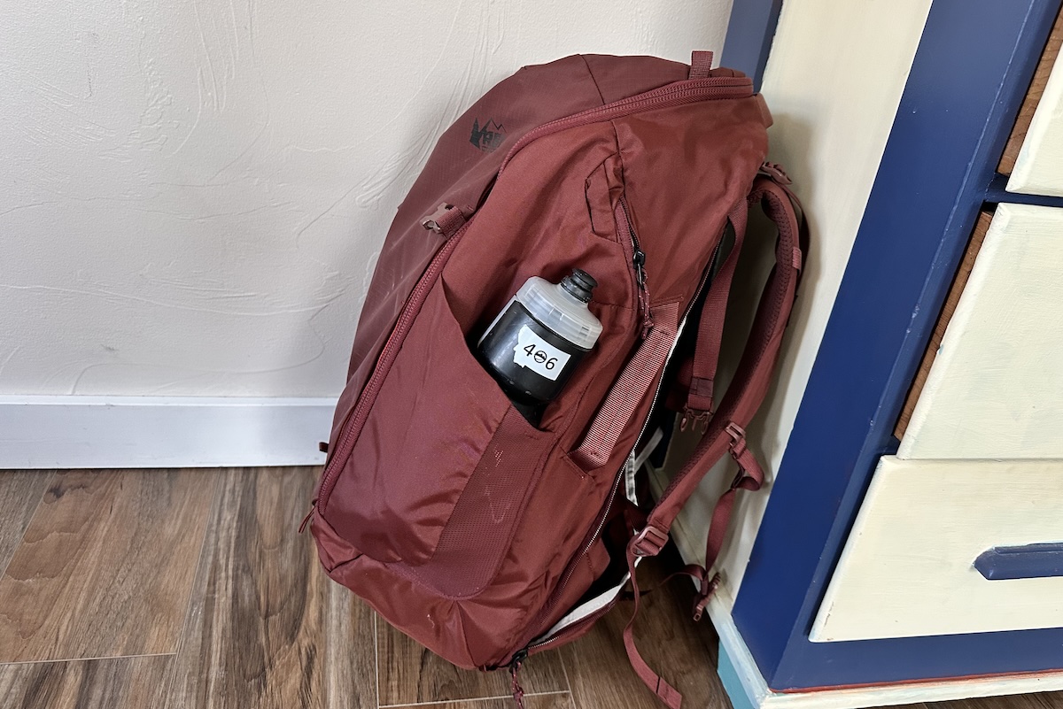 rei ruckpack 40 review water bottle pocket 