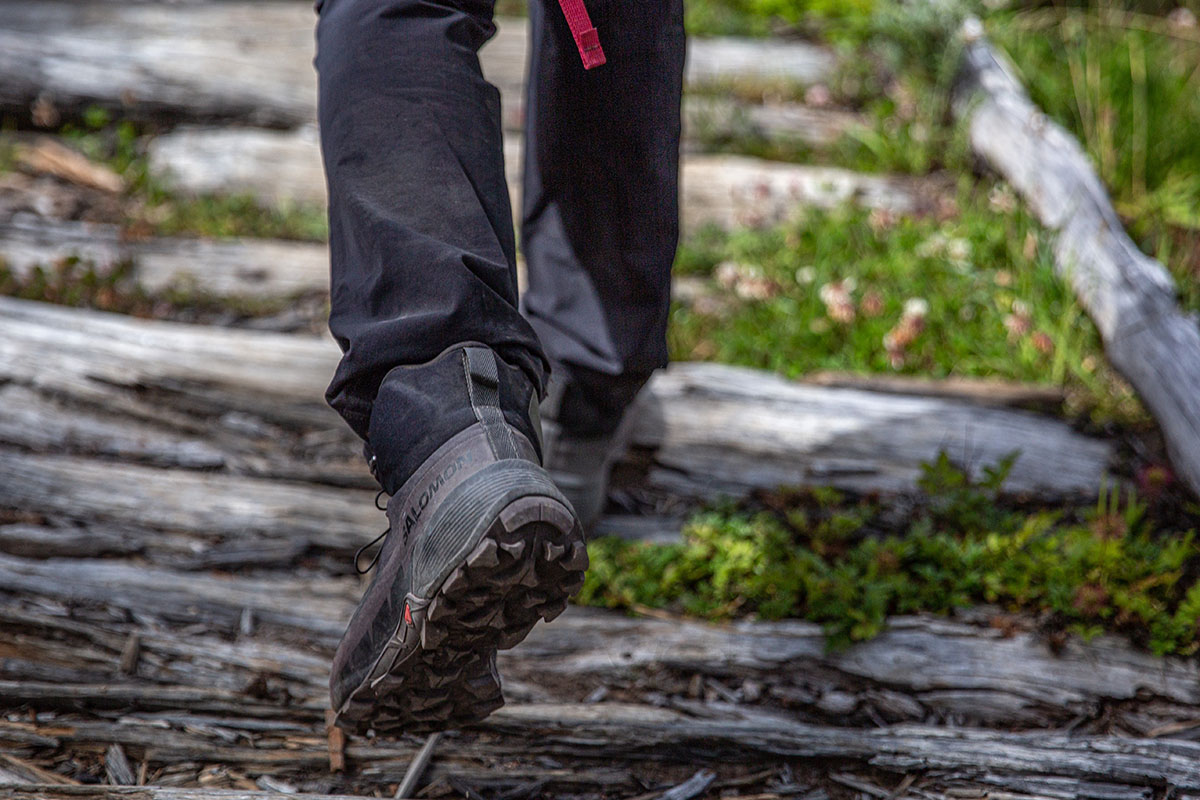 Salomon Cross Hike 2 Mid GTX hiking boots (traction shot)