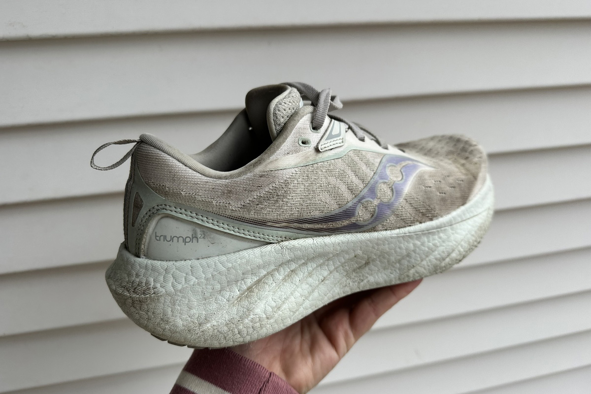 Saucony Triumph 22 (holding shoe up)