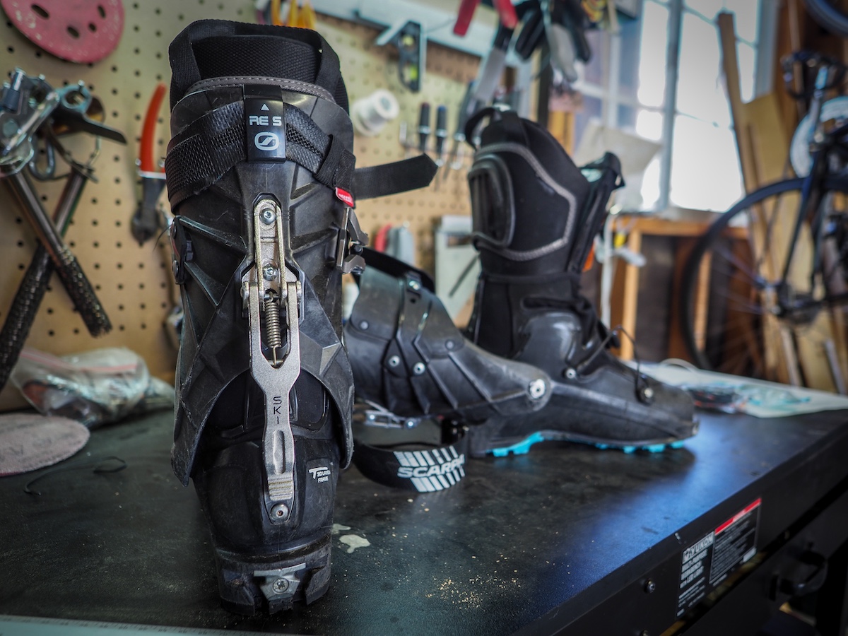 Scarpa F1 XT ski boot (work bench ski_walk lever)