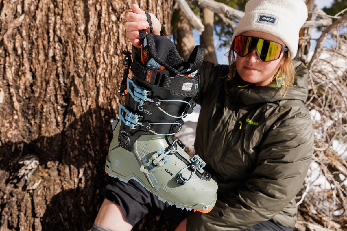 TecnicaZeroGTourProW_dangle_skiboots
