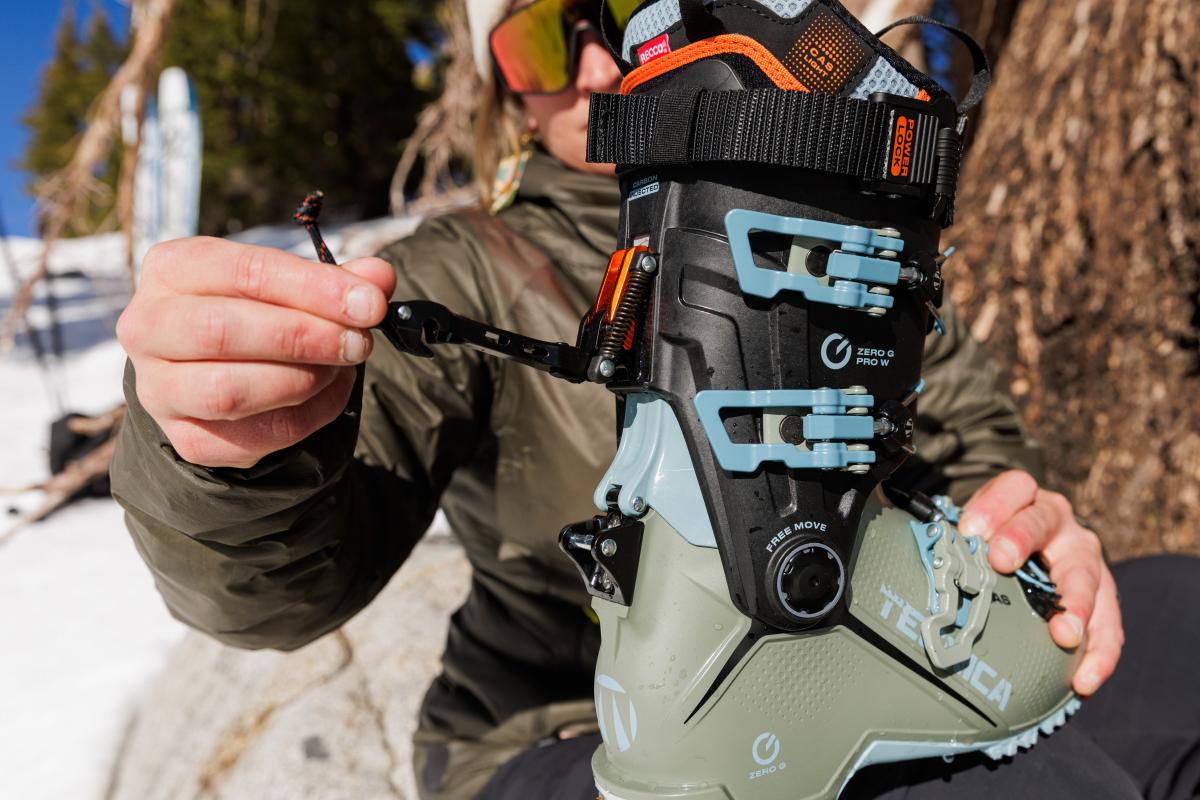 TecnicaZeroGTourProW_skiwalklevermid_skiboots